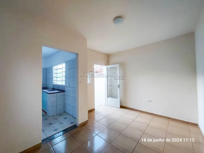 Casa com 3 quartos para alugar, 300m2 em Vila Santana, Itapetininga - SP - imagem 2 Foto 2 de Casa com 3 quartos para alugar, 300m2 em Vila Santana, Itapetininga - SP