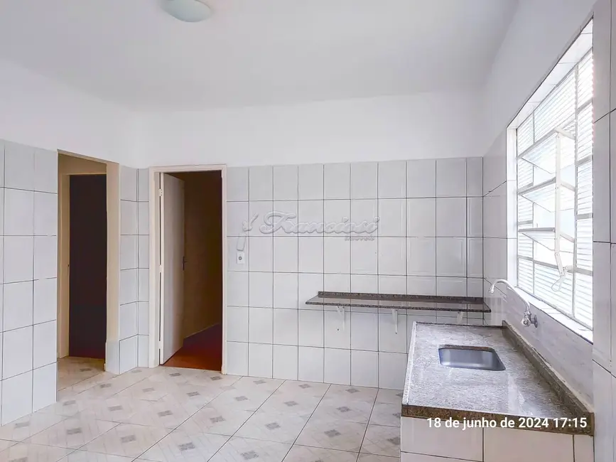 Casa com 3 quartos para alugar, 300m2 em Vila Santana, Itapetininga - SP - imagem 3 Foto 3 de Casa com 3 quartos para alugar, 300m2 em Vila Santana, Itapetininga - SP