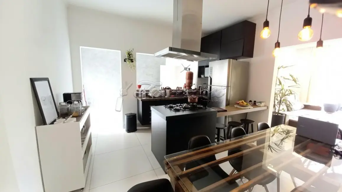 Casa com 3 quartos à venda, 356m2 em Vila Aparecida, Itapetininga - SP - imagem 3 Foto 3 de Casa com 3 quartos à venda, 356m2 em Vila Aparecida, Itapetininga - SP