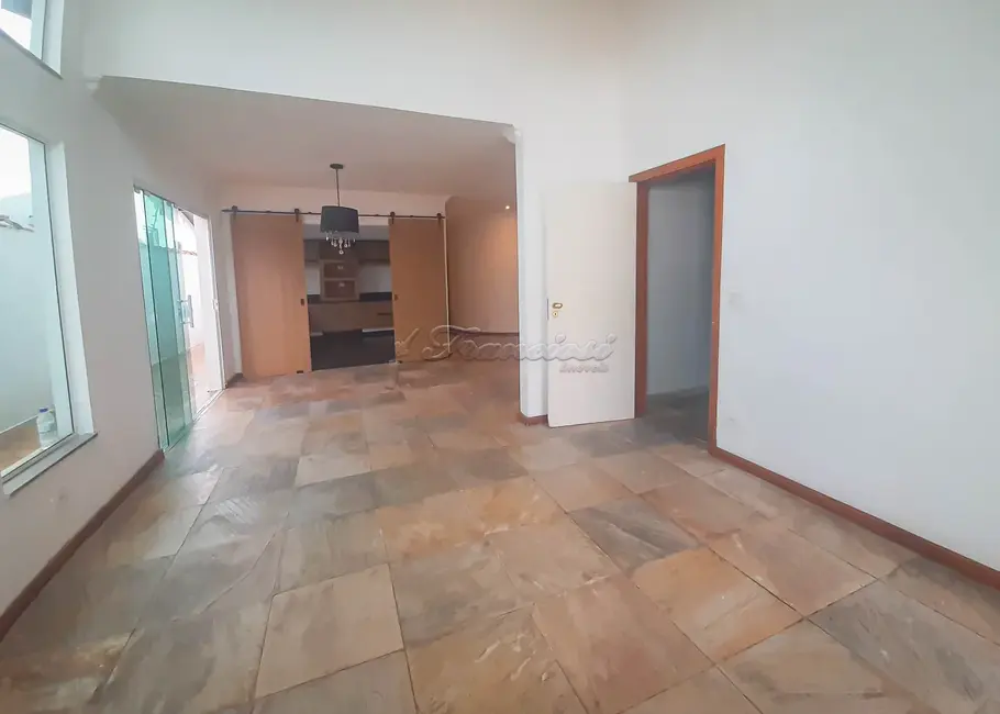 Foto 1 de Casa com 3 quartos à venda, 247m2 em Centro, Itapetininga - SP
