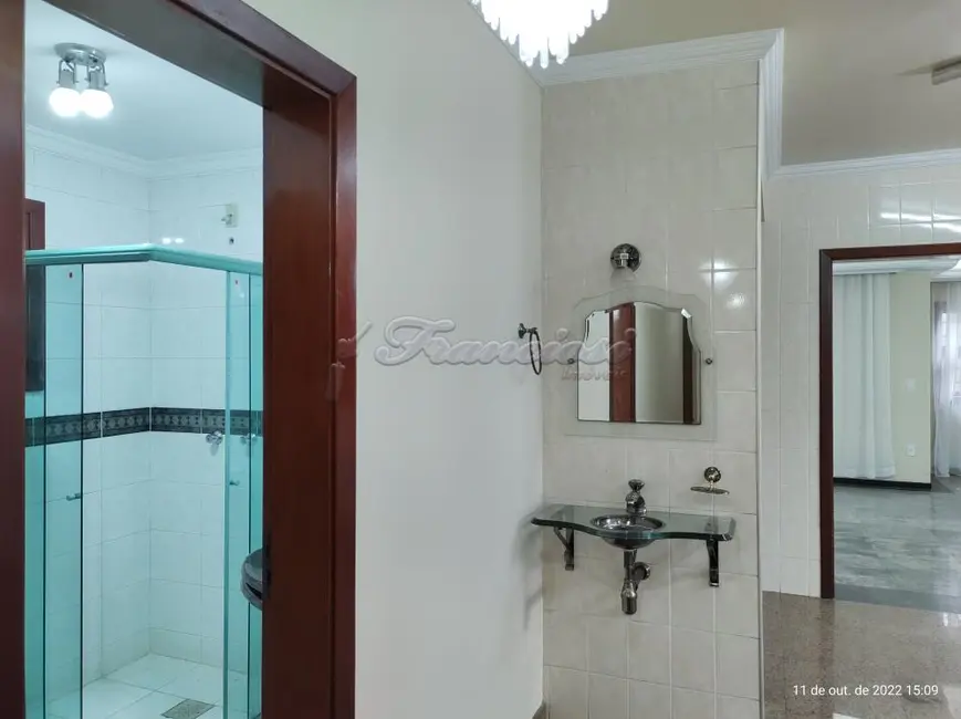 Casa com 3 quartos para alugar, 450m2 em Centro, Itapetininga - SP - imagem 6 Foto 6 de Casa com 3 quartos para alugar, 450m2 em Centro, Itapetininga - SP