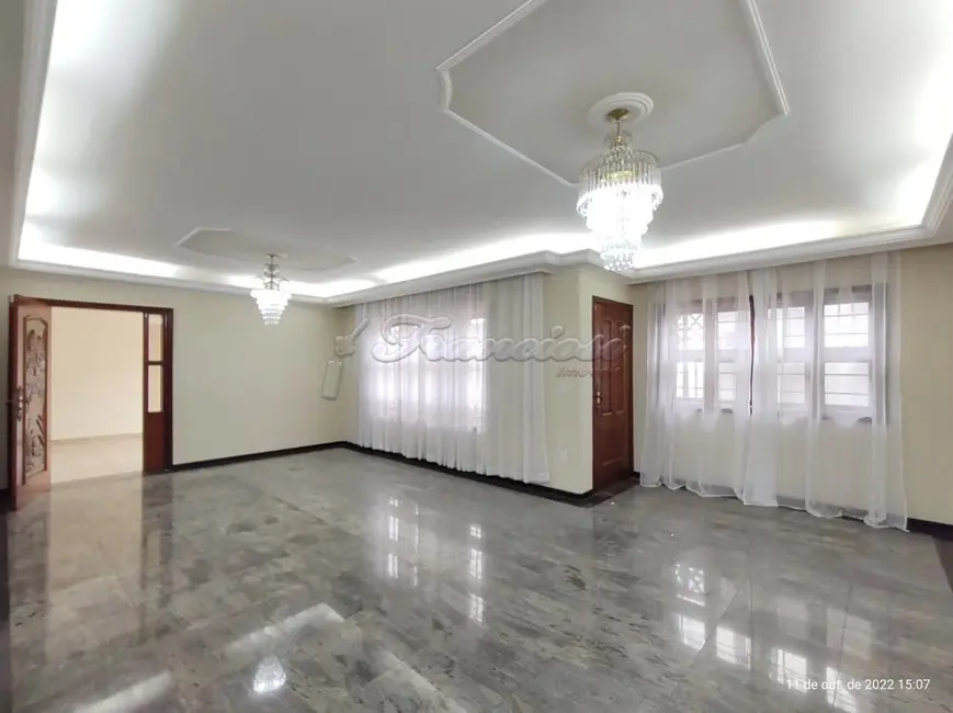 Casa com 3 quartos para alugar, 450m2 em Centro, Itapetininga - SP - imagem 2 Foto 2 de Casa com 3 quartos para alugar, 450m2 em Centro, Itapetininga - SP