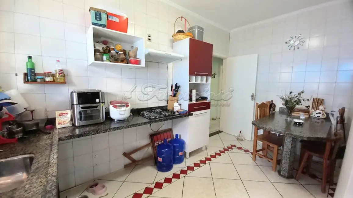 Casa com 2 quartos à venda, 150m2 em Vila Barth, Itapetininga - SP - imagem 3 Foto 3 de Casa com 2 quartos à venda, 150m2 em Vila Barth, Itapetininga - SP