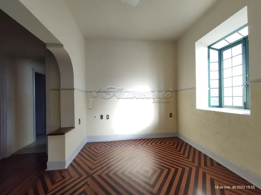 Loja com 3 quartos para alugar, 163m2 em Centro, Itapetininga - SP - imagem 3 Foto 3 de Loja com 3 quartos para alugar, 163m2 em Centro, Itapetininga - SP