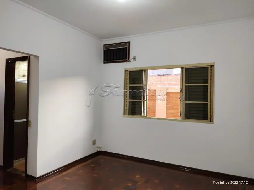 Casa com 3 quartos à venda, 255m2 em Centro, Itapetininga - SP - imagem 4 Foto 4 de Casa com 3 quartos à venda, 255m2 em Centro, Itapetininga - SP