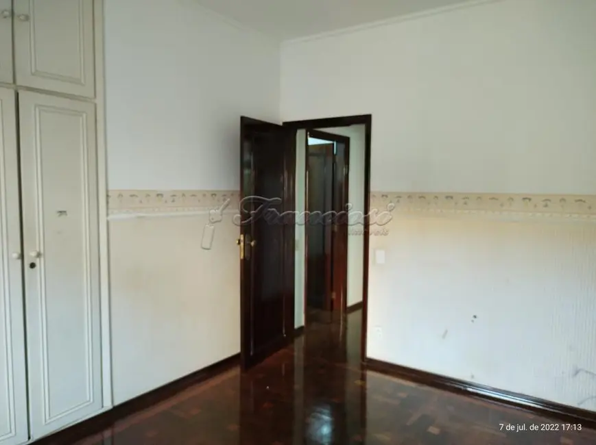 Casa com 3 quartos à venda, 255m2 em Centro, Itapetininga - SP - imagem 8 Foto 8 de Casa com 3 quartos à venda, 255m2 em Centro, Itapetininga - SP