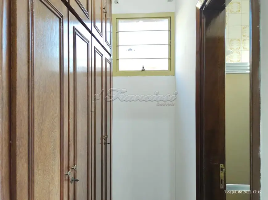 Casa com 3 quartos à venda, 255m2 em Centro, Itapetininga - SP - imagem 5 Foto 5 de Casa com 3 quartos à venda, 255m2 em Centro, Itapetininga - SP