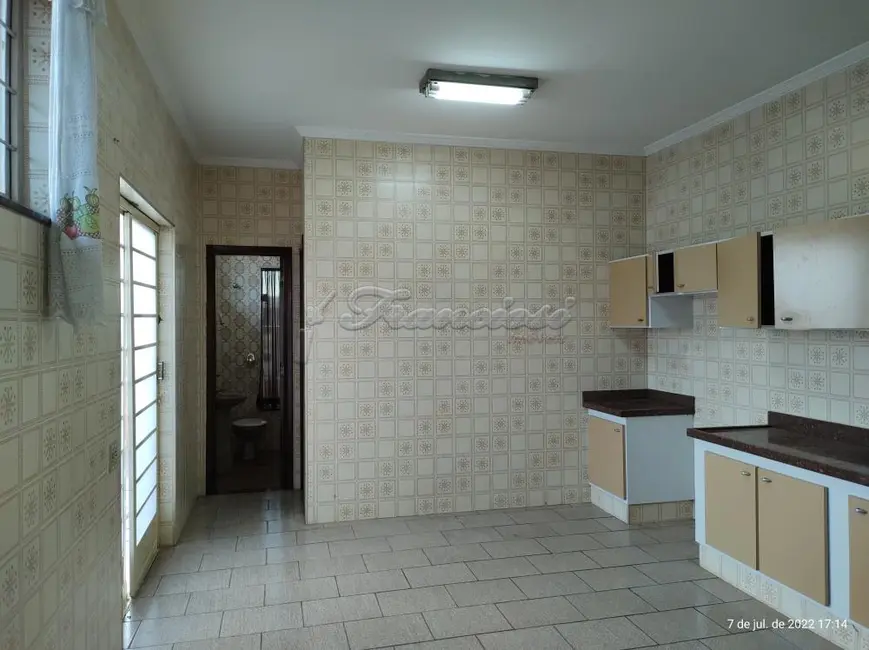 Casa com 3 quartos à venda, 255m2 em Centro, Itapetininga - SP - imagem 9 Foto 9 de Casa com 3 quartos à venda, 255m2 em Centro, Itapetininga - SP