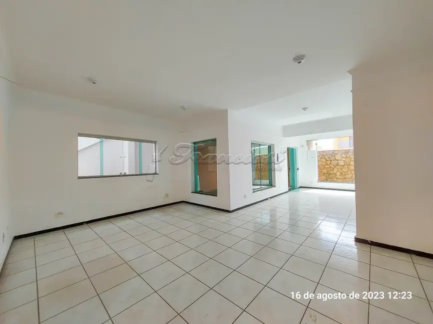 Casa com 4 quartos à venda, 214m2 em Centro, Itapetininga - SP - imagem 4 Foto 4 de Casa com 4 quartos à venda, 214m2 em Centro, Itapetininga - SP