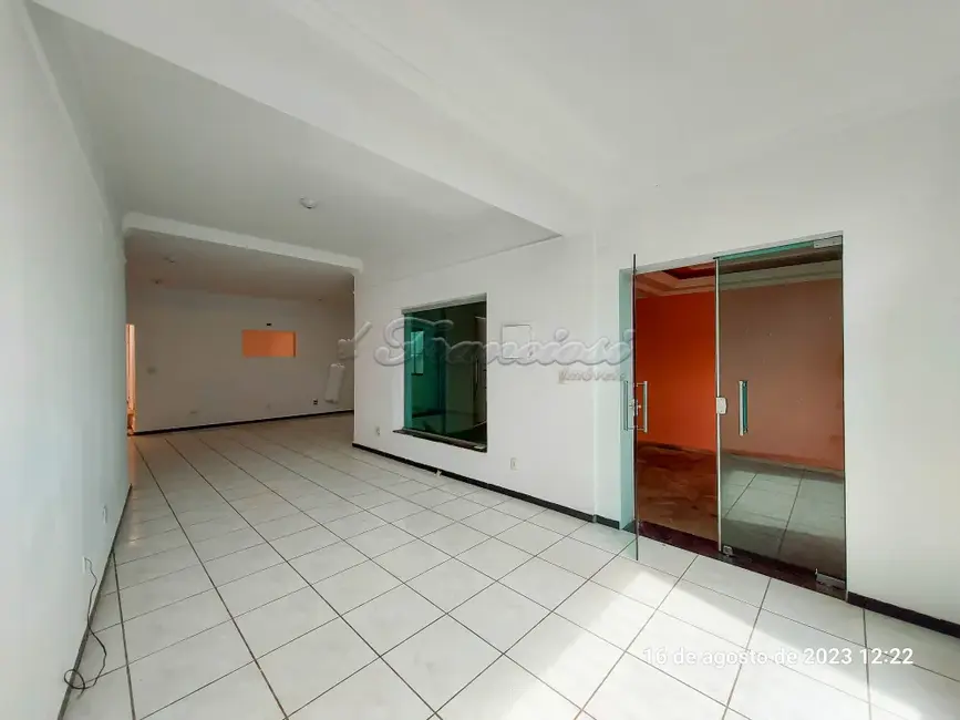 Foto 1 de Casa com 4 quartos à venda, 214m2 em Centro, Itapetininga - SP