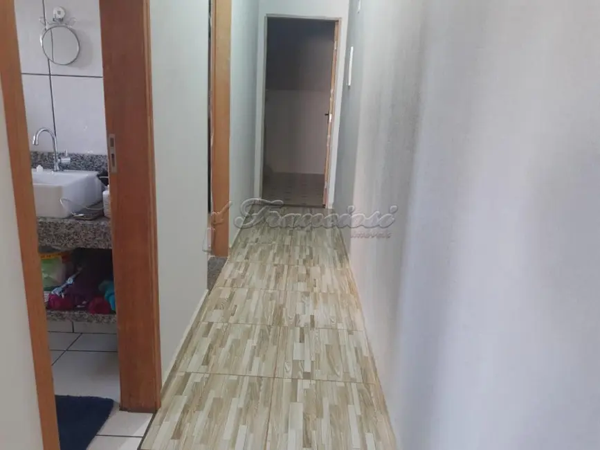 Casa com 2 quartos à venda, 188m2 em Itapetininga - SP - imagem 4 Foto 4 de Casa com 2 quartos à venda, 188m2 em Itapetininga - SP