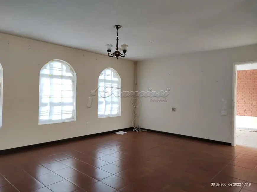 Casa com 3 quartos à venda, 300m2 em Vila Rosa, Itapetininga - SP - imagem 2 Foto 2 de Casa com 3 quartos à venda, 300m2 em Vila Rosa, Itapetininga - SP