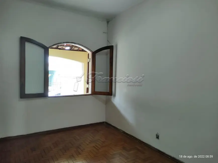 Casa com 3 quartos à venda, 193m2 em Centro, Itapetininga - SP - imagem 4 Foto 4 de Casa com 3 quartos à venda, 193m2 em Centro, Itapetininga - SP