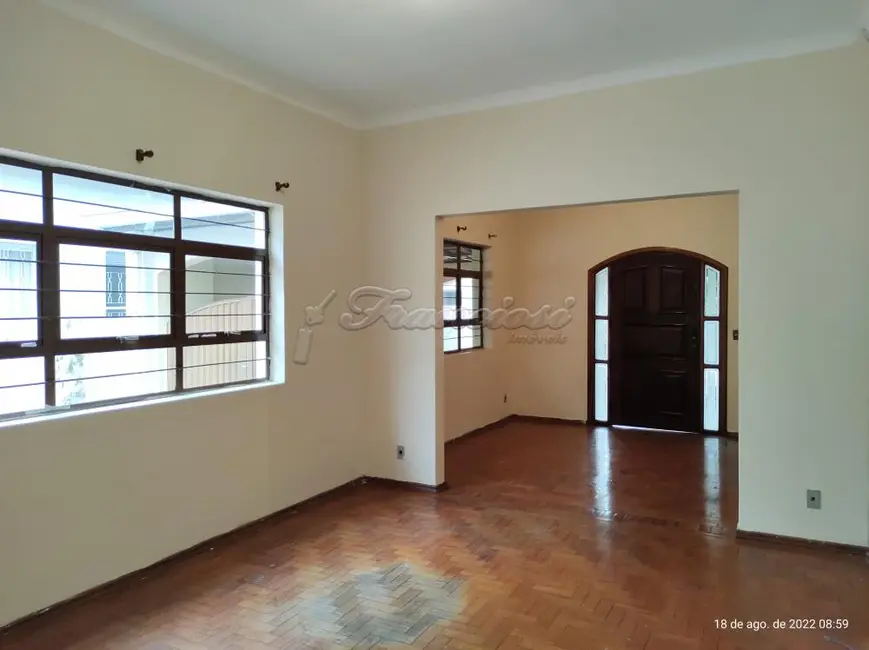 Casa com 3 quartos à venda, 193m2 em Centro, Itapetininga - SP - imagem 3 Foto 3 de Casa com 3 quartos à venda, 193m2 em Centro, Itapetininga - SP