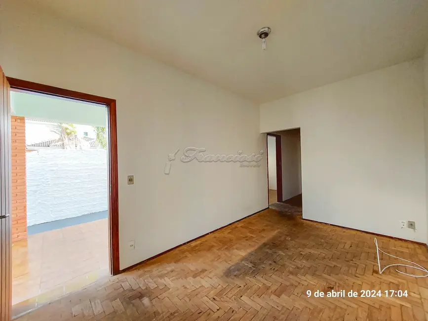Foto 2 de Casa com 2 quartos para alugar, 79m2 em Vila Carolina, Itapetininga - SP