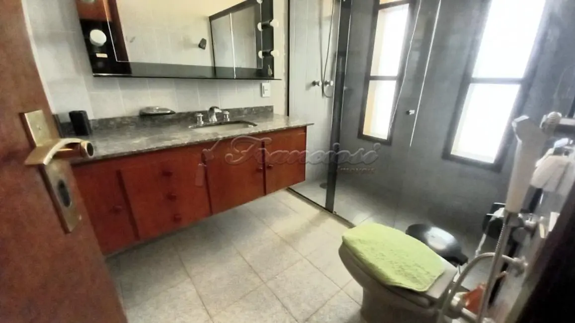 Casa com 4 quartos à venda, 1300m2 em Vila Barth, Itapetininga - SP - imagem 4 Foto 4 de Casa com 4 quartos à venda, 1300m2 em Vila Barth, Itapetininga - SP