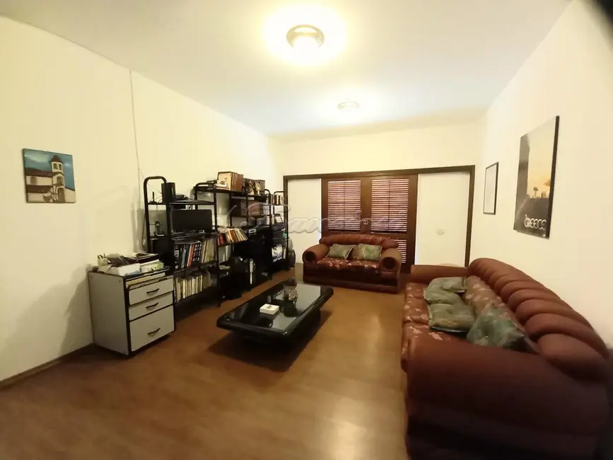 Casa com 4 quartos à venda, 1300m2 em Vila Barth, Itapetininga - SP - imagem 2 Foto 2 de Casa com 4 quartos à venda, 1300m2 em Vila Barth, Itapetininga - SP