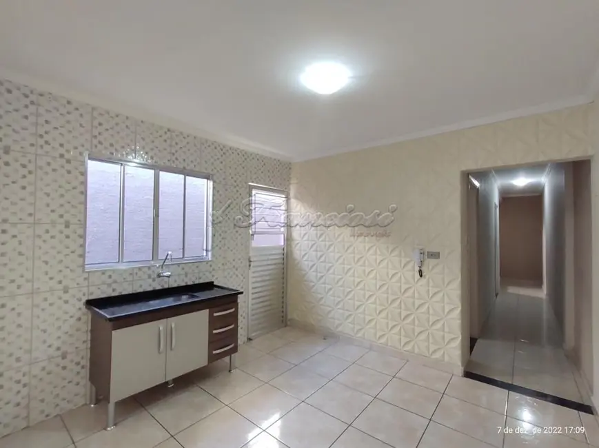 Casa com 2 quartos à venda, 150m2 em Vila Santana, Itapetininga - SP - imagem 8 Foto 8 de Casa com 2 quartos à venda, 150m2 em Vila Santana, Itapetininga - SP