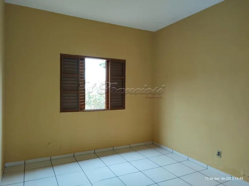 Casa com 2 quartos à venda, 105m2 em Vila Nova, Itapetininga - SP - imagem 4 Foto 4 de Casa com 2 quartos à venda, 105m2 em Vila Nova, Itapetininga - SP
