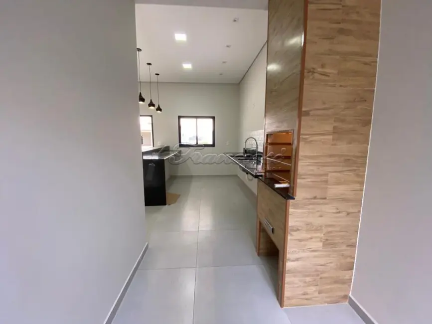 Casa de Condomínio com 3 quartos à venda, 188m2 em Vila Progresso, Itapetininga - SP - imagem 6 Foto 6 de Casa de Condomínio com 3 quartos à venda, 188m2 em Vila Progresso, Itapetininga - SP