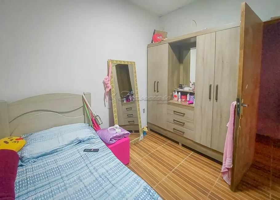 Casa com 4 quartos à venda, 140m2 em Parque São Bento, Itapetininga - SP - imagem 4 Foto 4 de Casa com 4 quartos à venda, 140m2 em Parque São Bento, Itapetininga - SP