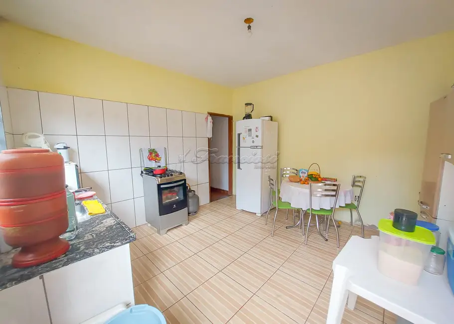 Casa com 4 quartos à venda, 140m2 em Parque São Bento, Itapetininga - SP - imagem 2 Foto 2 de Casa com 4 quartos à venda, 140m2 em Parque São Bento, Itapetininga - SP