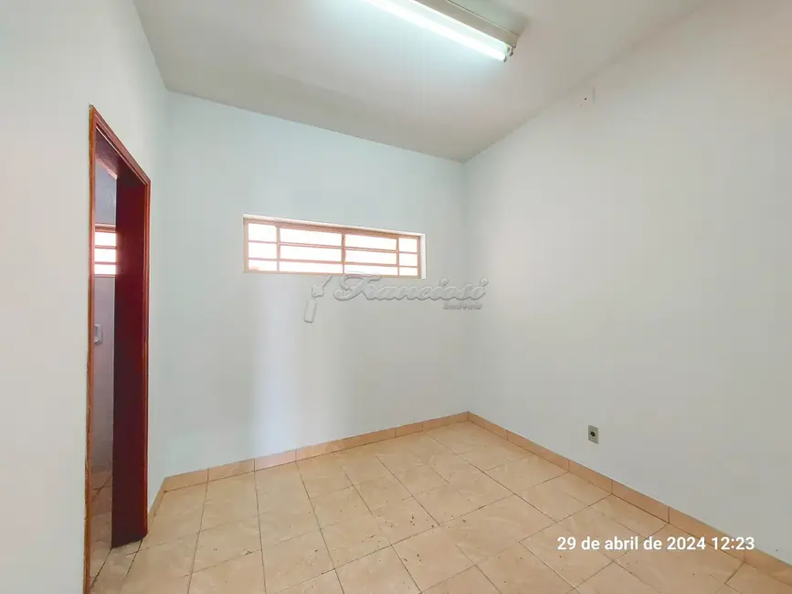 Casa com 1 quarto para alugar, 49m2 em Centro, Itapetininga - SP - imagem 3 Foto 3 de Casa com 1 quarto para alugar, 49m2 em Centro, Itapetininga - SP