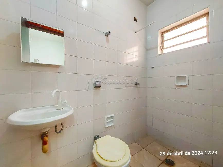 Casa com 1 quarto para alugar, 49m2 em Centro, Itapetininga - SP - imagem 5 Foto 5 de Casa com 1 quarto para alugar, 49m2 em Centro, Itapetininga - SP