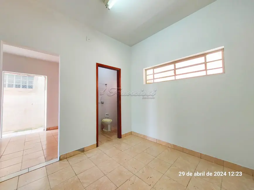 Casa com 1 quarto para alugar, 49m2 em Centro, Itapetininga - SP - imagem 4 Foto 4 de Casa com 1 quarto para alugar, 49m2 em Centro, Itapetininga - SP