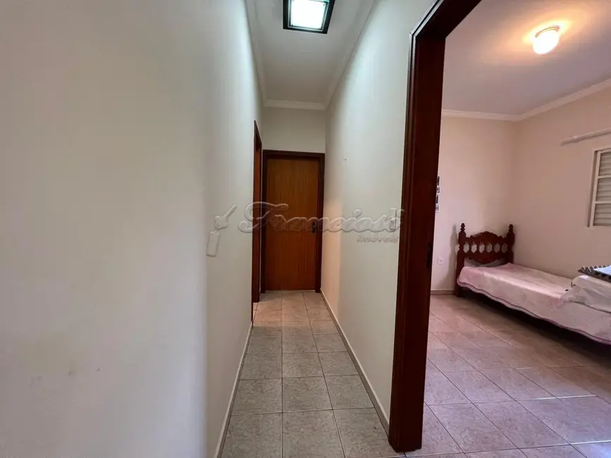 Casa com 2 quartos à venda, 250m2 em Jardim Maricota, Itapetininga - SP - imagem 9 Foto 9 de Casa com 2 quartos à venda, 250m2 em Jardim Maricota, Itapetininga - SP