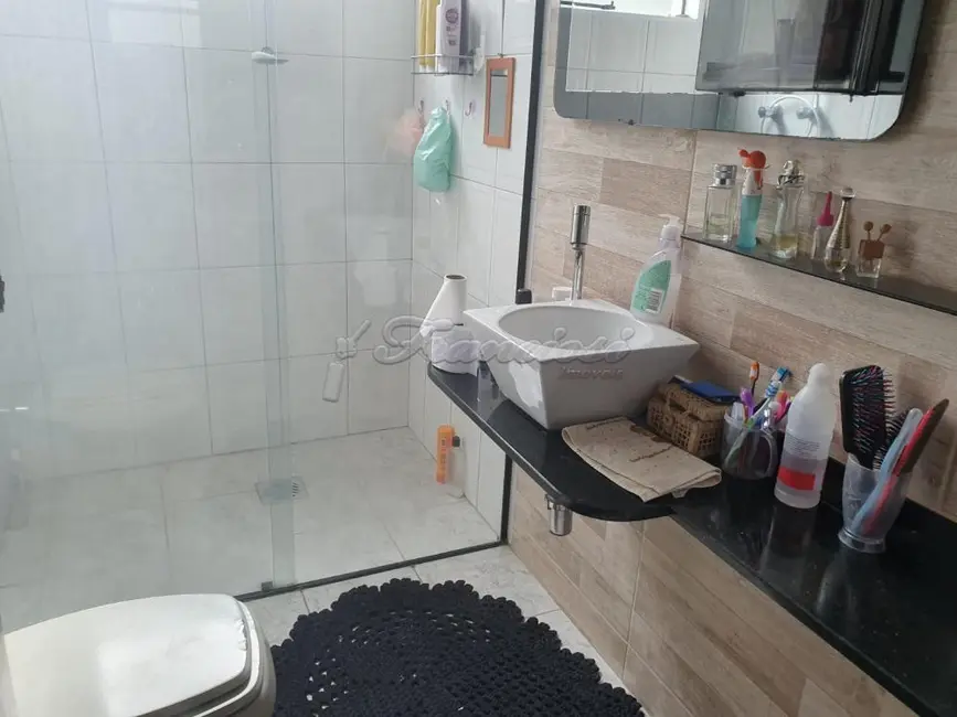 Casa com 1 quarto à venda, 130m2 em Vila Grace, Itapetininga - SP - imagem 5 Foto 5 de Casa com 1 quarto à venda, 130m2 em Vila Grace, Itapetininga - SP