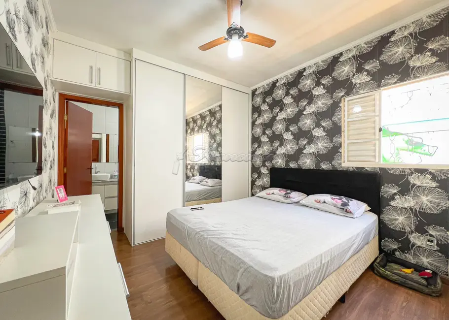 Casa com 3 quartos à venda, 240m2 em Itapetininga - SP - imagem 9 Foto 9 de Casa com 3 quartos à venda, 240m2 em Itapetininga - SP