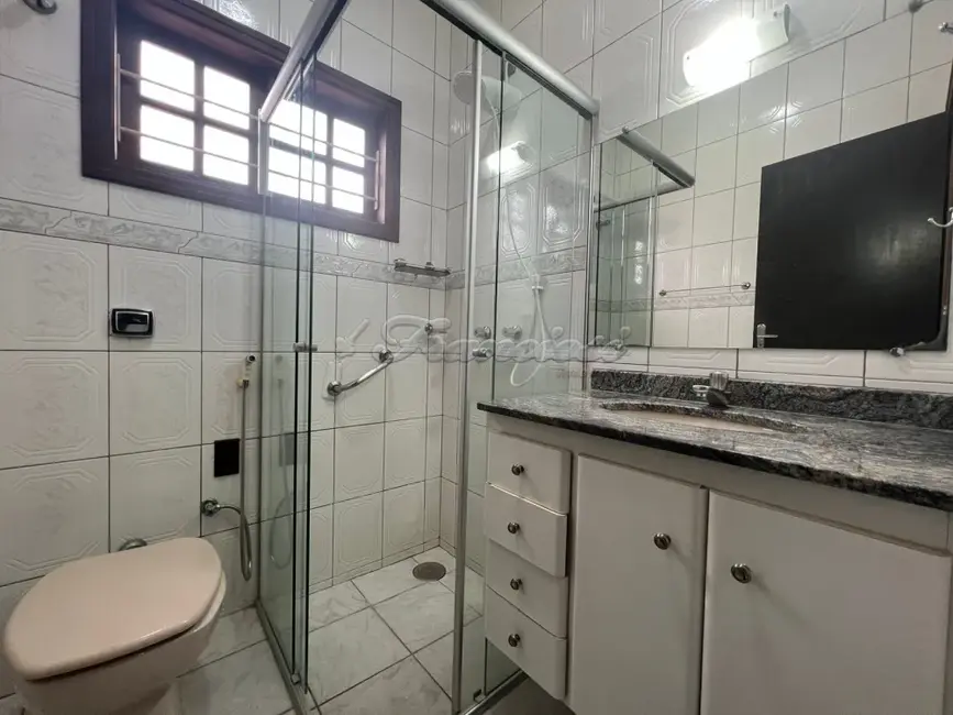 Casa com 3 quartos à venda, 300m2 em Jardim Itália, Itapetininga - SP - imagem 8 Foto 8 de Casa com 3 quartos à venda, 300m2 em Jardim Itália, Itapetininga - SP