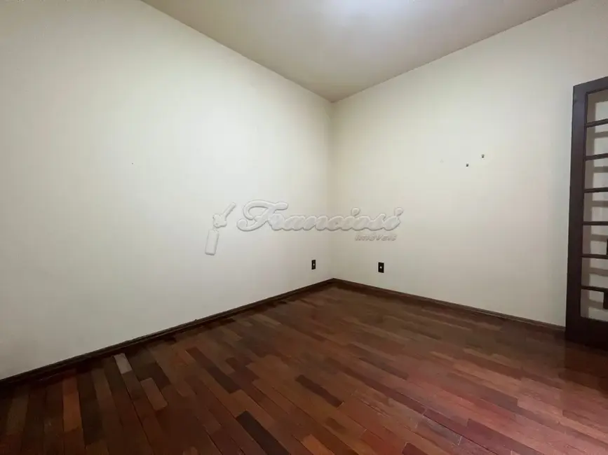 Casa com 3 quartos à venda, 300m2 em Jardim Itália, Itapetininga - SP - imagem 9 Foto 9 de Casa com 3 quartos à venda, 300m2 em Jardim Itália, Itapetininga - SP