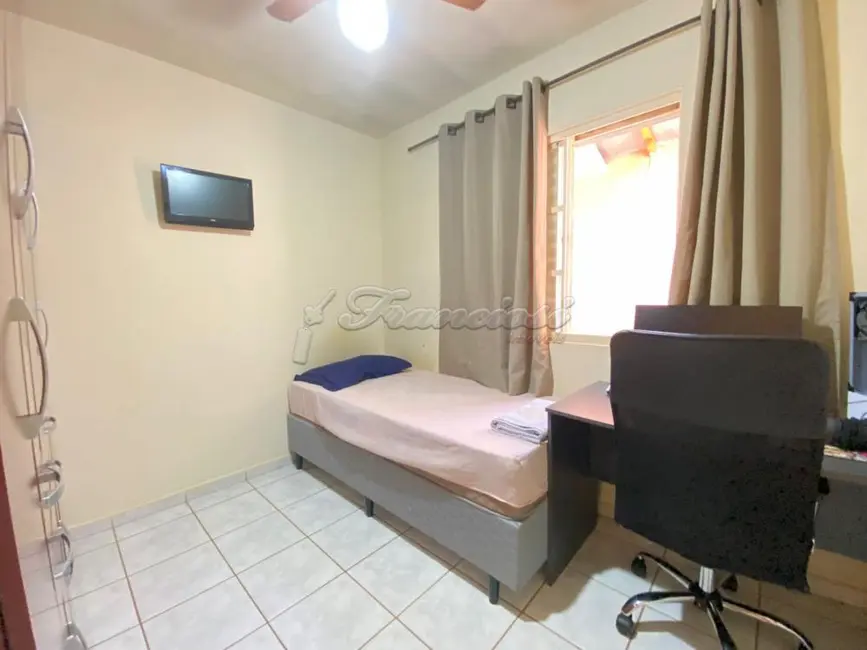 Casa com 2 quartos à venda, 200m2 em Itapetininga - SP - imagem 6 Foto 6 de Casa com 2 quartos à venda, 200m2 em Itapetininga - SP