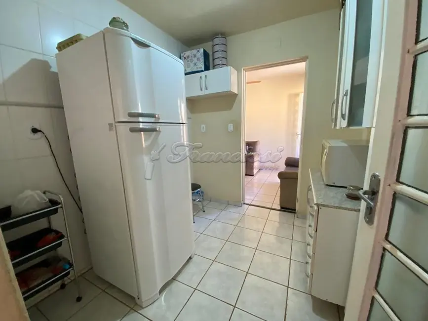 Casa com 2 quartos à venda, 200m2 em Itapetininga - SP - imagem 2 Foto 2 de Casa com 2 quartos à venda, 200m2 em Itapetininga - SP