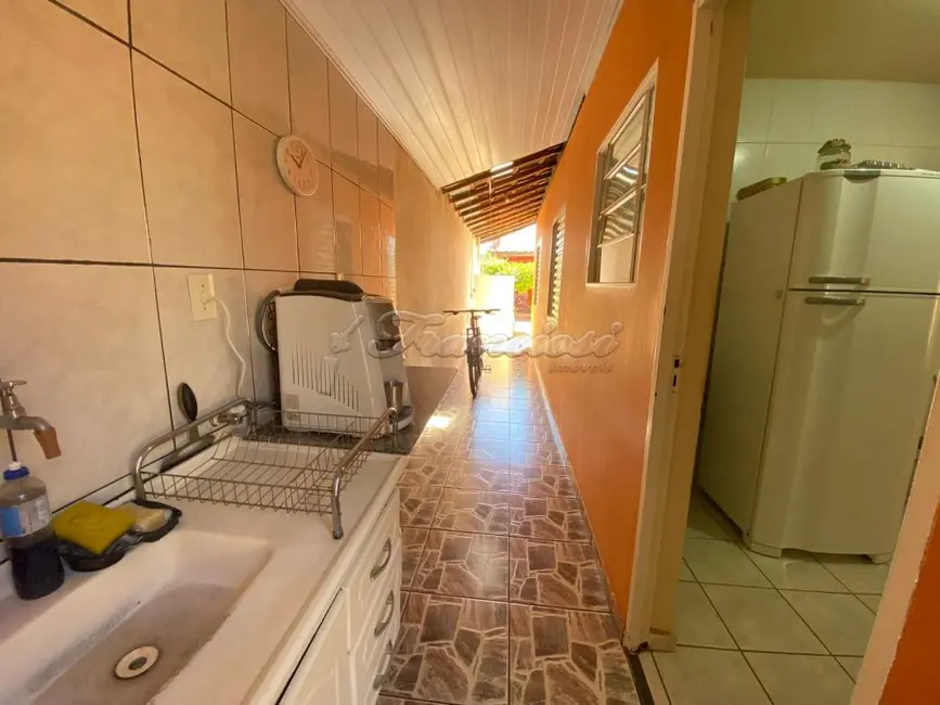 Casa com 2 quartos à venda, 200m2 em Itapetininga - SP - imagem 9 Foto 9 de Casa com 2 quartos à venda, 200m2 em Itapetininga - SP