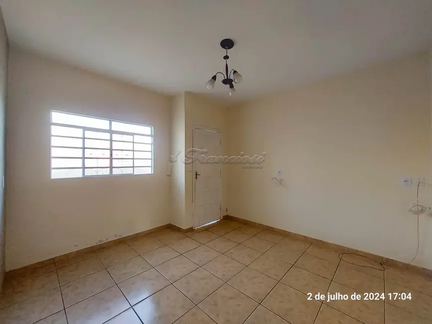 Foto 6 de Casa com 2 quartos para alugar, 350m2 em Jardim Maricota, Itapetininga - SP