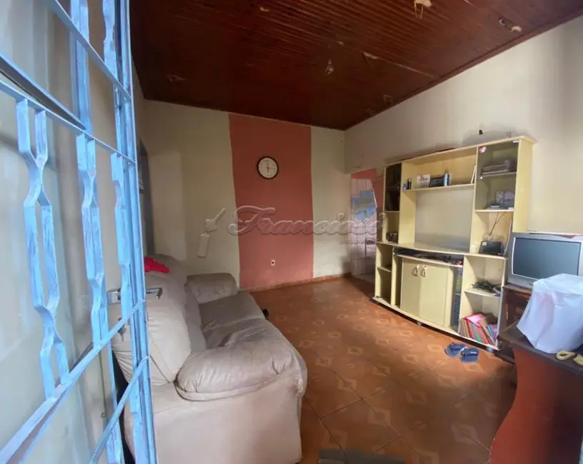 Casa com 2 quartos à venda, 400m2 em Vila Arruda, Itapetininga - SP - imagem 1 Foto 1 de Casa com 2 quartos à venda, 400m2 em Vila Arruda, Itapetininga - SP