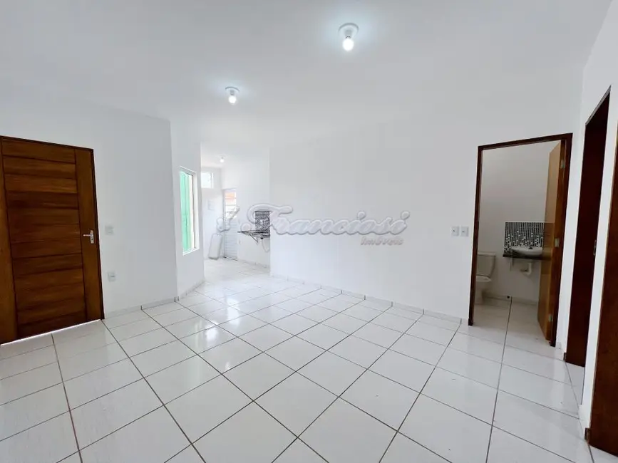 Casa de Condomínio com 2 quartos à venda, 51m2 em Jardim Bela Vista, Itapetininga - SP - imagem 3 Foto 3 de Casa de Condomínio com 2 quartos à venda, 51m2 em Jardim Bela Vista, Itapetininga - SP