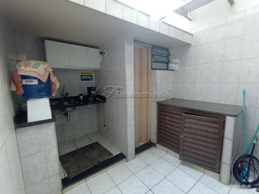 Sala Comercial para alugar, 412m2 em Centro, Itapetininga - SP - imagem 2 Foto 2 de Sala Comercial para alugar, 412m2 em Centro, Itapetininga - SP