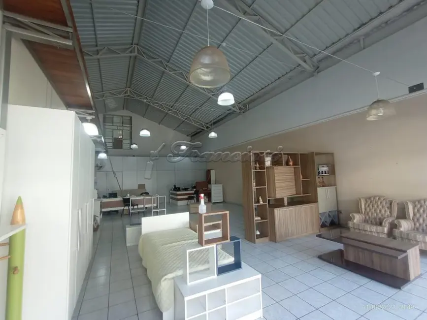 Sala Comercial para alugar, 412m2 em Centro, Itapetininga - SP - imagem 4 Foto 4 de Sala Comercial para alugar, 412m2 em Centro, Itapetininga - SP