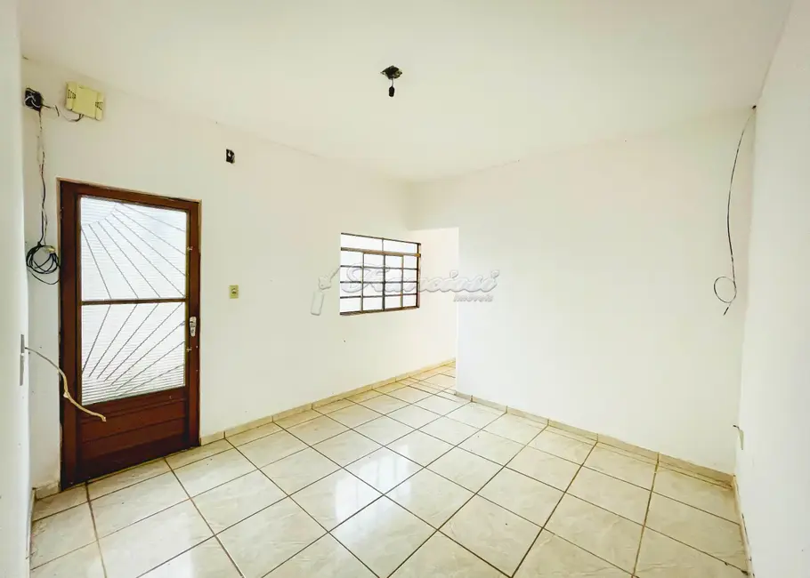 Casa com 3 quartos à venda, 242m2 em Jardim Bela Vista, Itapetininga - SP - imagem 3 Foto 3 de Casa com 3 quartos à venda, 242m2 em Jardim Bela Vista, Itapetininga - SP
