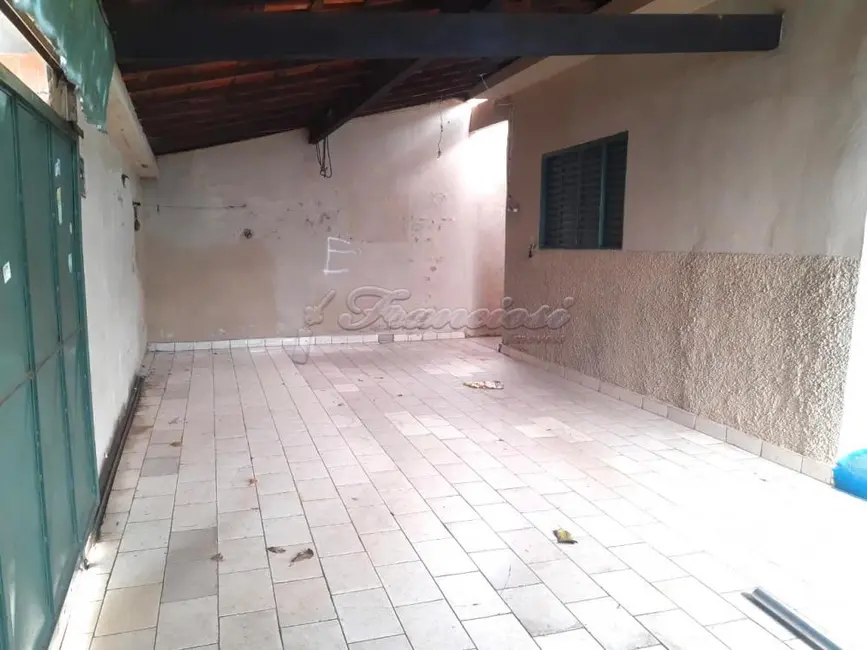 Casa com 2 quartos à venda, 250m2 em Vila Nova Itapetininga, Itapetininga - SP - imagem 2 Foto 2 de Casa com 2 quartos à venda, 250m2 em Vila Nova Itapetininga, Itapetininga - SP