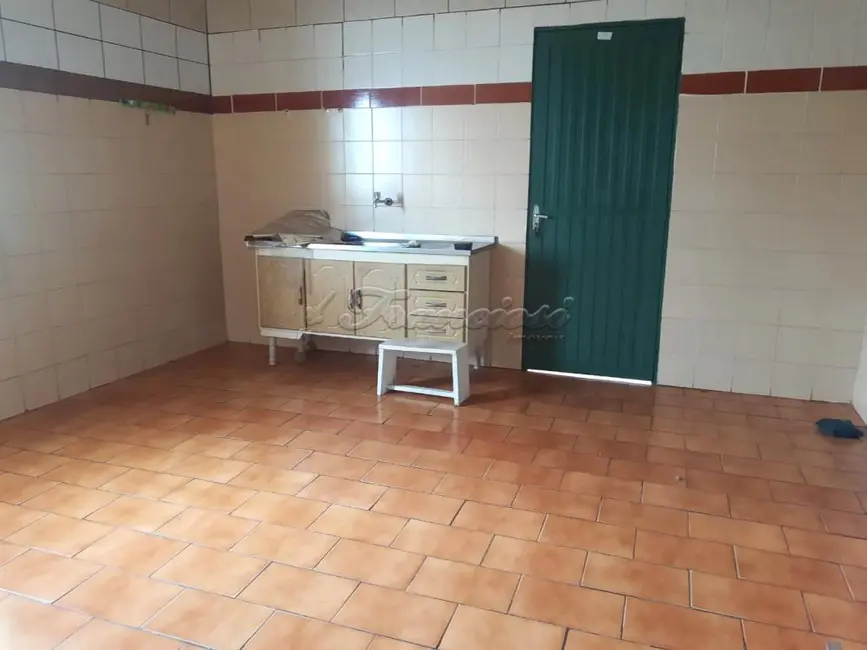 Casa com 2 quartos à venda, 250m2 em Vila Nova Itapetininga, Itapetininga - SP - imagem 4 Foto 4 de Casa com 2 quartos à venda, 250m2 em Vila Nova Itapetininga, Itapetininga - SP