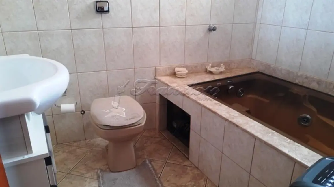 Foto 9 de Casa com 3 quartos à venda, 146m2 em Vila Nova, Itapetininga - SP