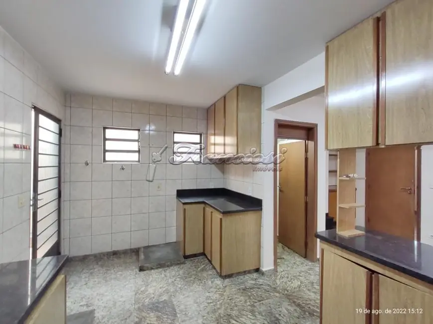 Casa com 4 quartos à venda, 241m2 em Centro, Itapetininga - SP - imagem 6 Foto 6 de Casa com 4 quartos à venda, 241m2 em Centro, Itapetininga - SP