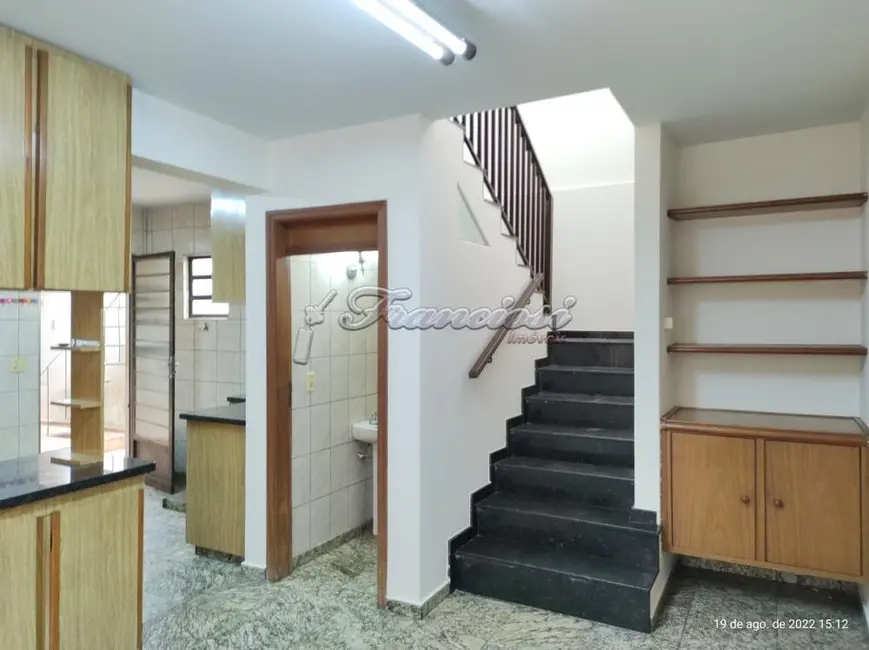 Casa com 4 quartos à venda, 241m2 em Centro, Itapetininga - SP - imagem 3 Foto 3 de Casa com 4 quartos à venda, 241m2 em Centro, Itapetininga - SP