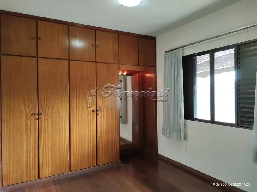 Casa com 4 quartos à venda, 241m2 em Centro, Itapetininga - SP - imagem 8 Foto 8 de Casa com 4 quartos à venda, 241m2 em Centro, Itapetininga - SP