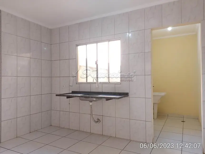 Casa com 2 quartos para alugar, 65m2 em Vila Carolina, Itapetininga - SP - imagem 3 Foto 3 de Casa com 2 quartos para alugar, 65m2 em Vila Carolina, Itapetininga - SP